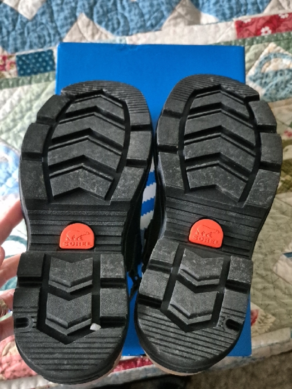 Sorel Roam'n Clog in Olive and Black - Picture 4 of 7